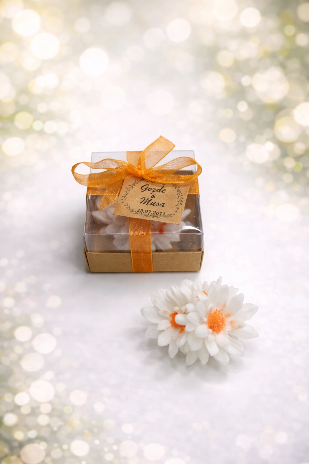 Krizantem Çiçeği Yaldız Boyalı Mum 